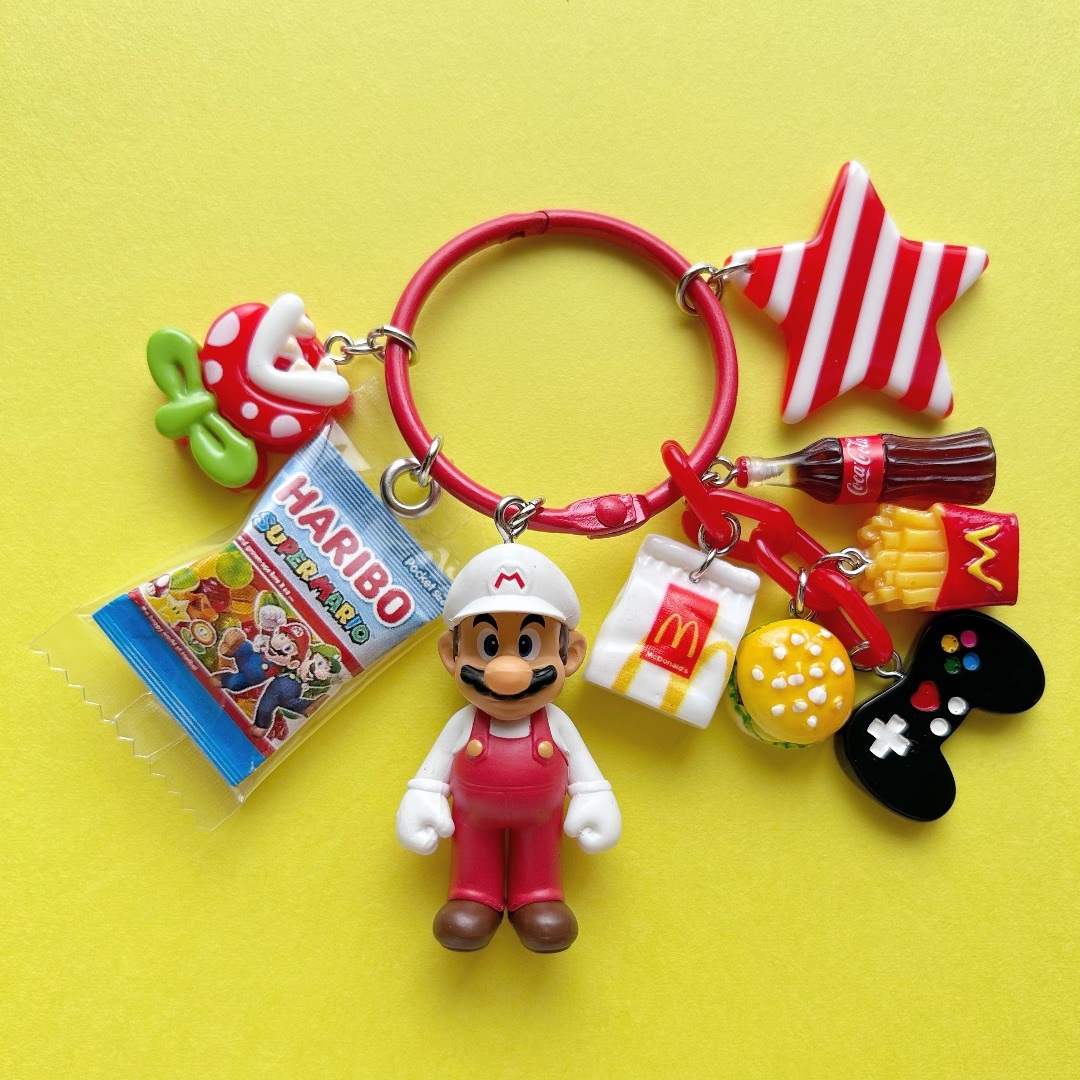 じゃらじゃらキーホルダー マリオ マクドナルド ハンドメイドのアクセサリー(キーホルダー/ストラップ)の商品写真