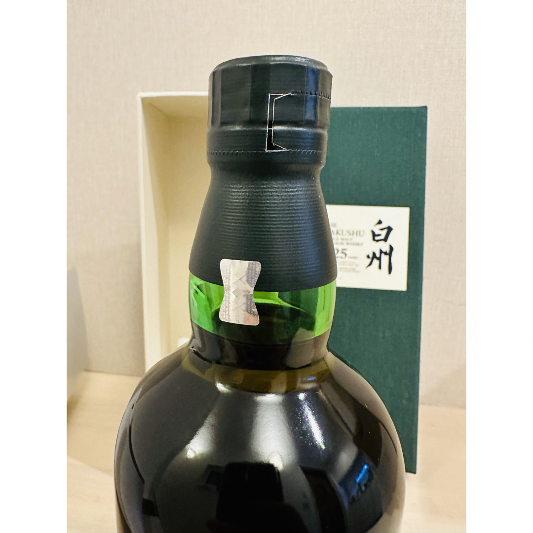 サントリー(サントリー)のサントリー白州25年　700ml 箱付き　新しいタイプ　ホログラムあり 食品/飲料/酒の酒(ウイスキー)の商品写真