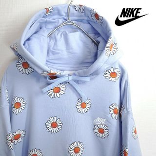 ナイキ(NIKE)の【美品】NIKE 総柄 花柄 マーガレット プルオーバー パーカー 水色 L(パーカー)