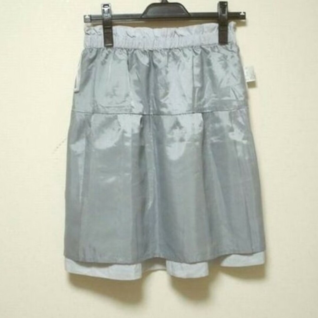 UNIQLO(ユニクロ)のユニクロ　フレアミニスカート　きれいなグレー裏地付き♪春夏 レディースのスカート(ミニスカート)の商品写真