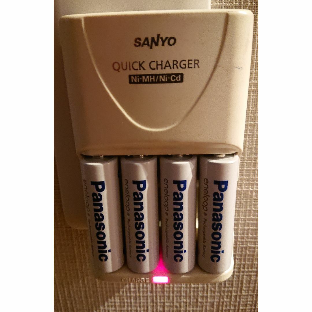 SANYO(サンヨー)のSANYO急速充電器＋パナソニック エネループ 単3充電池＋スペーサー 合計９点 インテリア/住まい/日用品の日用品/生活雑貨/旅行(防災関連グッズ)の商品写真