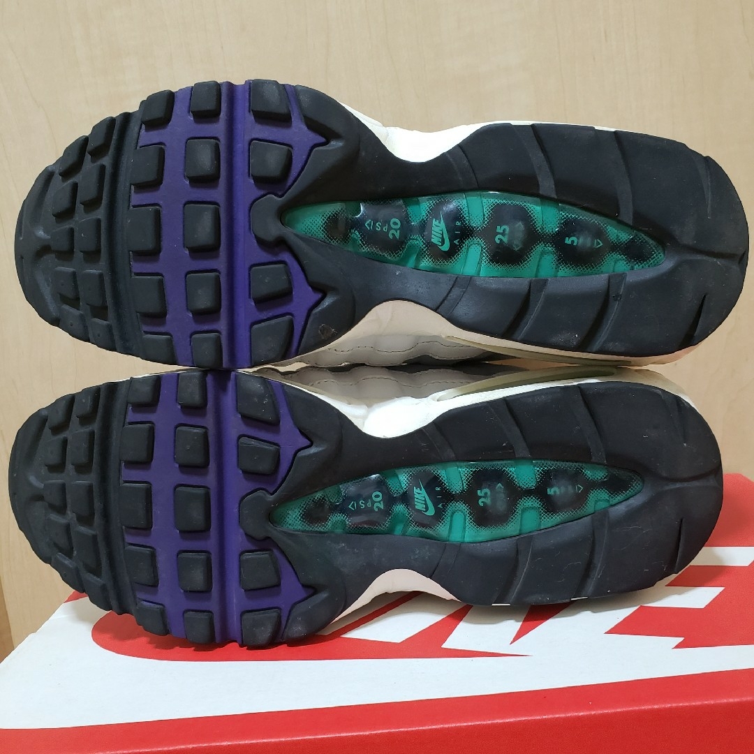 NIKE(ナイキ)の良品】箱、黒タグ有】2018年/AIRMAX95GRAPE/エアマックス95 メンズの靴/シューズ(スニーカー)の商品写真