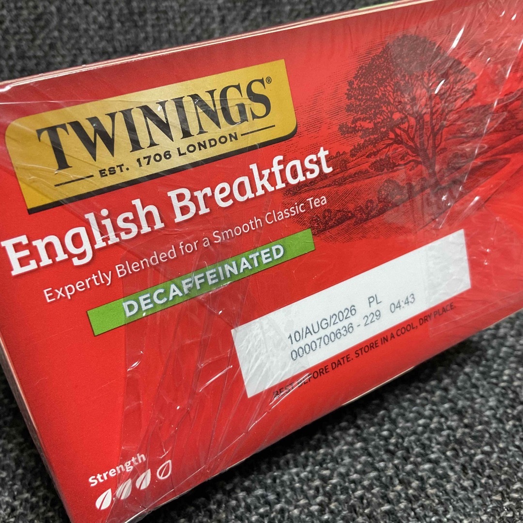 TWININGS トワイニング　デカフェ　イングリッシュブレックファスト　紅茶 食品/飲料/酒の飲料(茶)の商品写真