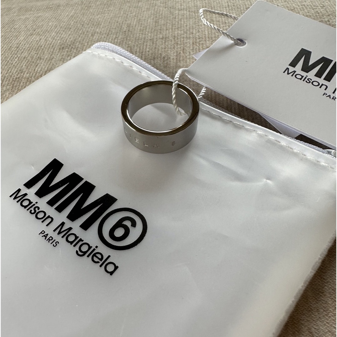 Maison Martin Margiela(マルタンマルジェラ)の4新品 メゾン マルジェラ MM6 ブランド ロゴ リング レディース シルバー レディースのアクセサリー(リング(指輪))の商品写真