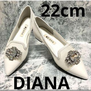 ダイアナ(DIANA)の【美品】DIANA ダイアナ　ホワイト ビジュー付きメッシュ パンプス 22cm(ハイヒール/パンプス)