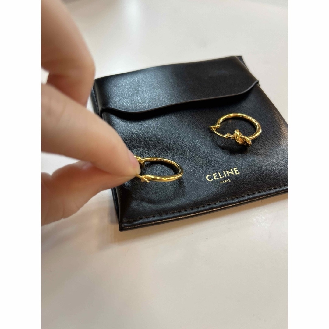 celine(セリーヌ)の正規品 セリーヌ ノットスモールフープピアス メンズのアクセサリー(ピアス(両耳用))の商品写真