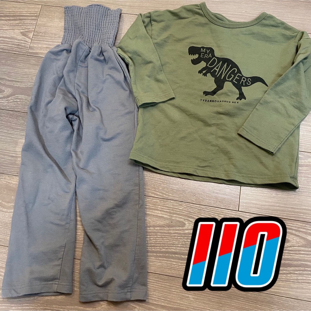 110 恐竜　パジャマ キッズ/ベビー/マタニティのキッズ服男の子用(90cm~)(パジャマ)の商品写真