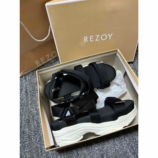 REZOY 黒サンダル