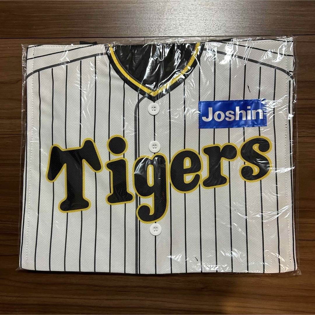 阪神タイガース(ハンシンタイガース)の【新品】Joshin 阪神タイガース バッグ スポーツ/アウトドアの野球(記念品/関連グッズ)の商品写真