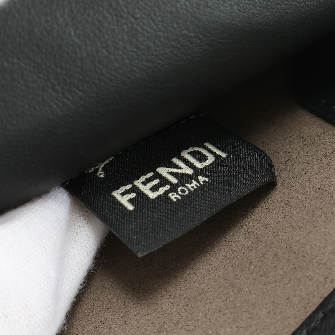 FENDI(フェンディ)の美品 フェンディ ストラップユー FF ズッカ PVC ショルダーストラップ レザー スマホ ケース 付 バッグ メンズ レディース EEM T12-5 メンズのバッグ(その他)の商品写真