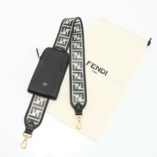 FENDI - 美品 フェンディ ストラップユー FF ズッカ PVC ショルダーストラップ レザー スマホ ケース 付 バッグ メンズ レディース EEM T12-5