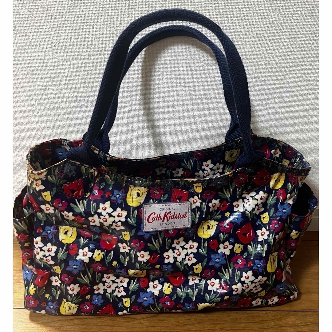 Cath Kidston(キャスキッドソン)のキャスキッドソン　トートバッグ　花柄 レディースのバッグ(トートバッグ)の商品写真