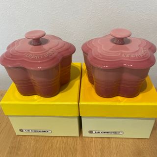 ルクルーゼ(LE CREUSET)の新品未使用 人気 ルクルーゼ 花形 蓋付 ラムカン フルール ピンク ココット(食器)