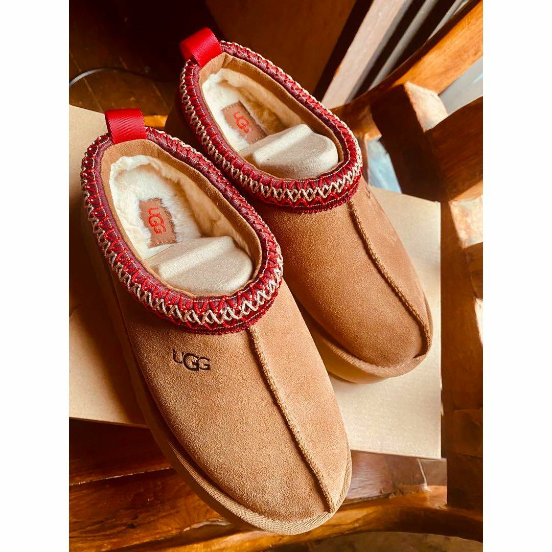 UGG(アグ)の国内正規品✨激レア・入手困難✨超美品✨24⇒23.5靴下✨UGG✨TAZZ✨タズ レディースの靴/シューズ(サンダル)の商品写真