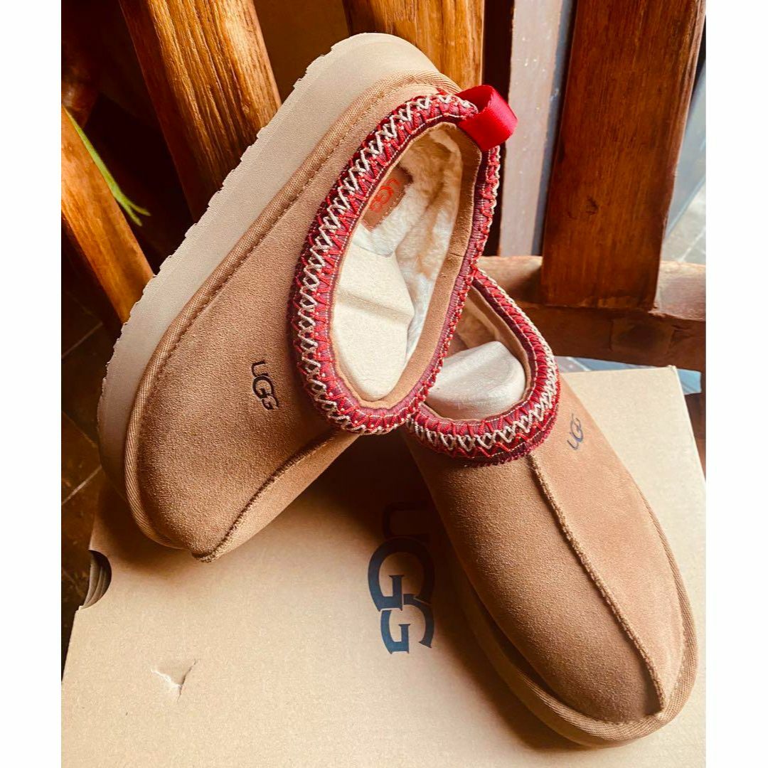 UGG(アグ)の国内正規品✨激レア・入手困難✨超美品✨24⇒23.5靴下✨UGG✨TAZZ✨タズ レディースの靴/シューズ(サンダル)の商品写真