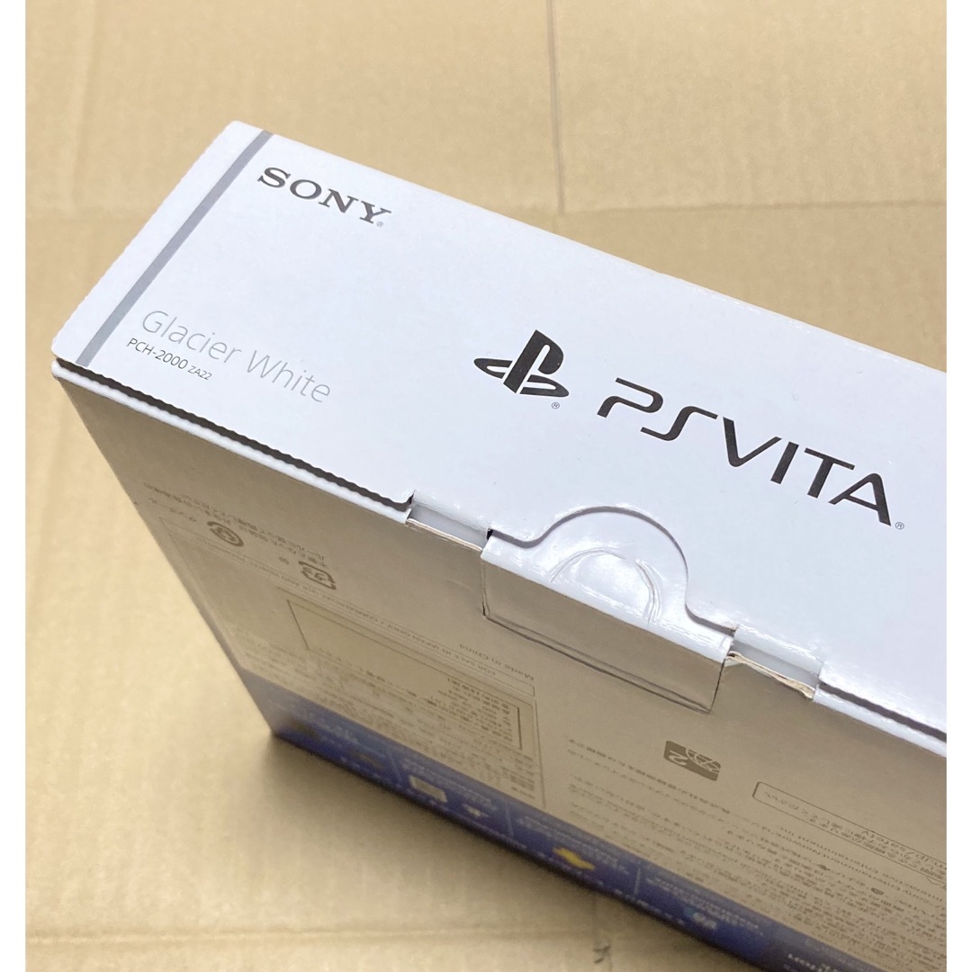 PlayStation Vita(プレイステーションヴィータ)の【新品未使用品】PS Vita PCH-2000ZA22 グレイシャーホワイト エンタメ/ホビーのゲームソフト/ゲーム機本体(携帯用ゲーム機本体)の商品写真