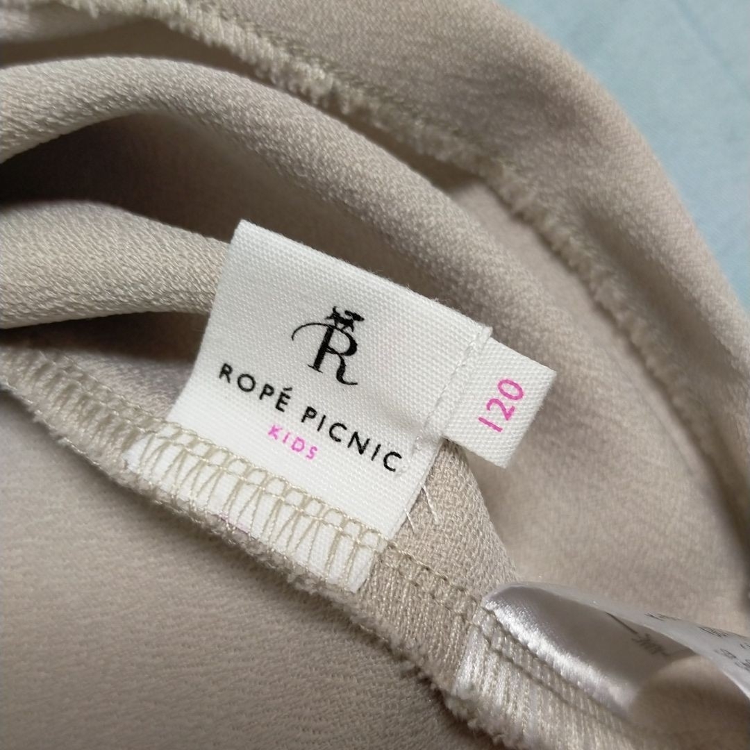 Rope' Picnic(ロペピクニック)のロペピクニック ワンピース 120cm ベージュ 無地 キッズ/ベビー/マタニティのキッズ服女の子用(90cm~)(ワンピース)の商品写真