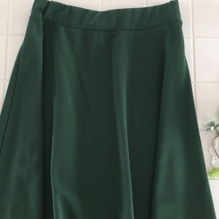 グリーン　カットソー　スカート(ひざ丈スカート)