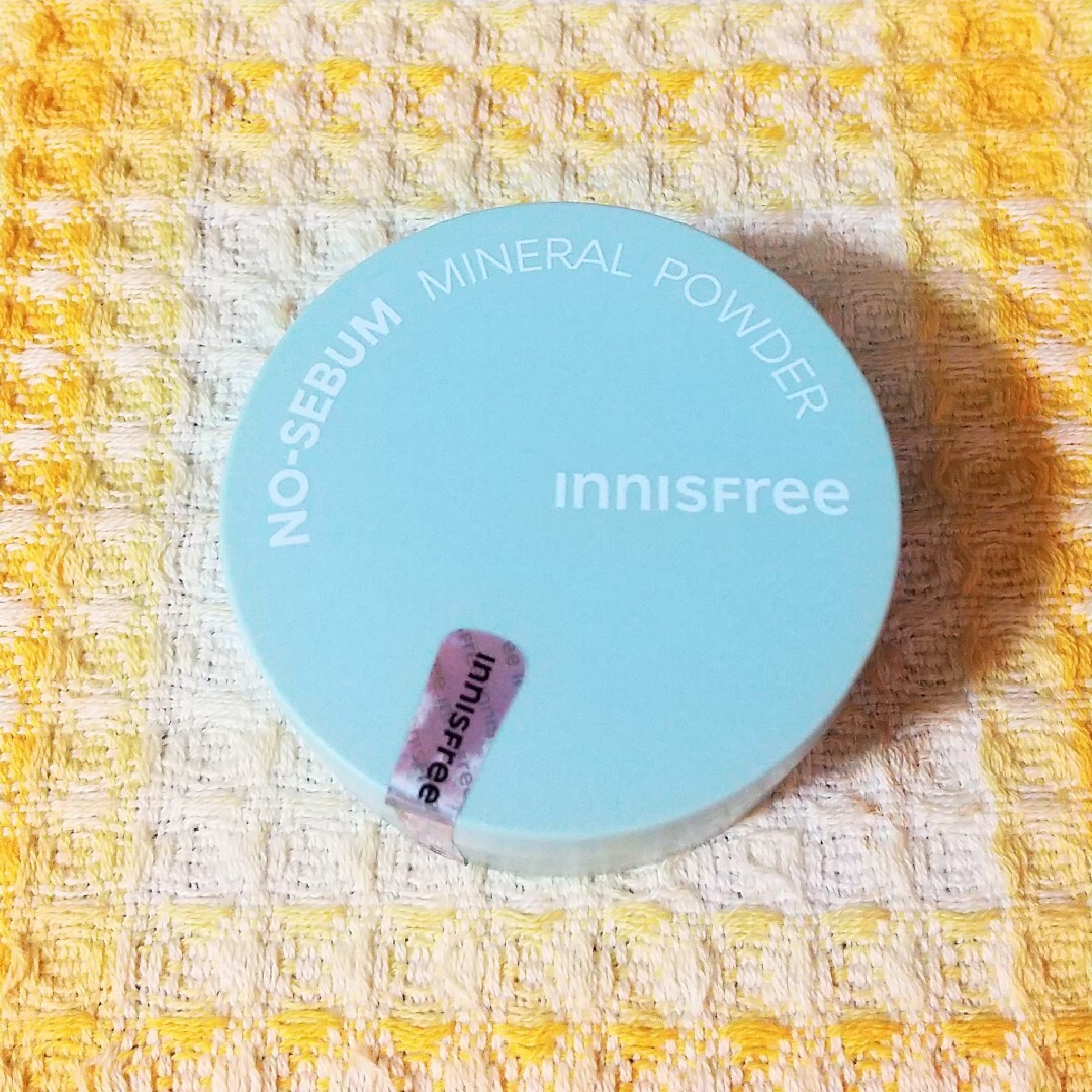 Innisfree(イニスフリー)の大人気パウダー♡イニスフリー ノーセバムミネラルパウダー フェイスパウダー 1個 コスメ/美容のベースメイク/化粧品(フェイスパウダー)の商品写真