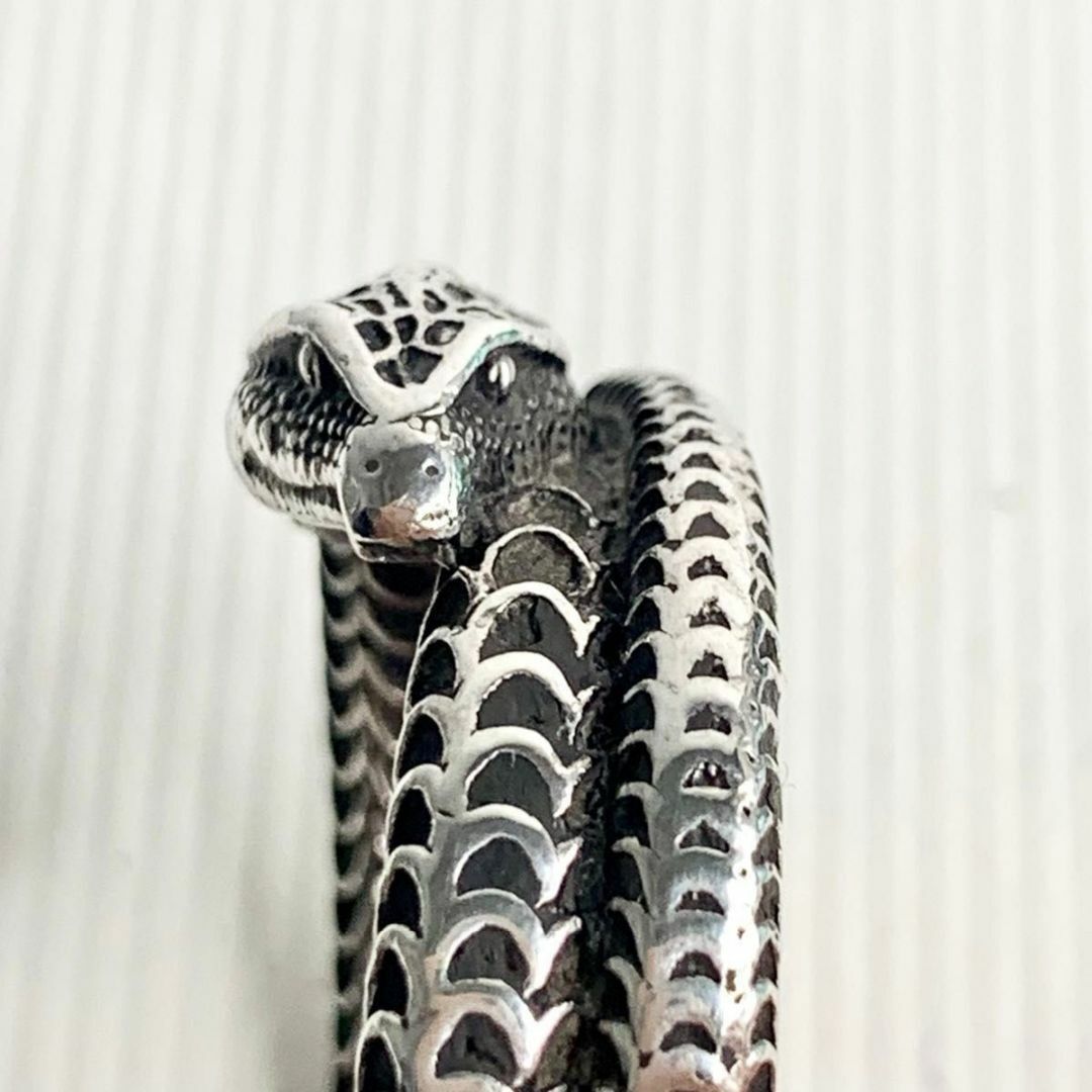 Gucci(グッチ)のグッチ 美品 スネーク シルバー リング ヘビ 蛇 指輪 燻し 13号 y48 レディースのアクセサリー(リング(指輪))の商品写真