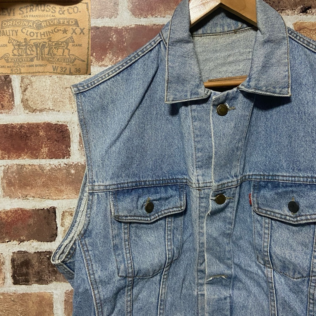 Levi's(リーバイス)のR66 LEVI’S デニムベスト 古着 デニム リメイクベスト リーバイス メンズのトップス(ベスト)の商品写真