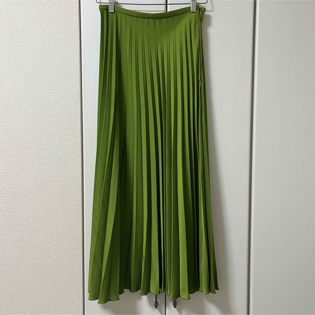 ZARA(ザラ)のZARA プリーツミディスカート ライトグリーン 黄緑 XS レディースのスカート(ロングスカート)の商品写真