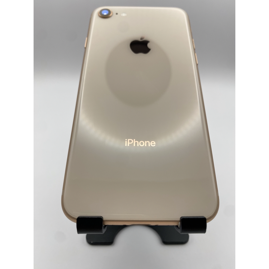 Apple(アップル)の1【超美品】iPhone 8 Gold 64 GB SIMフリー スマホ/家電/カメラのスマートフォン/携帯電話(スマートフォン本体)の商品写真