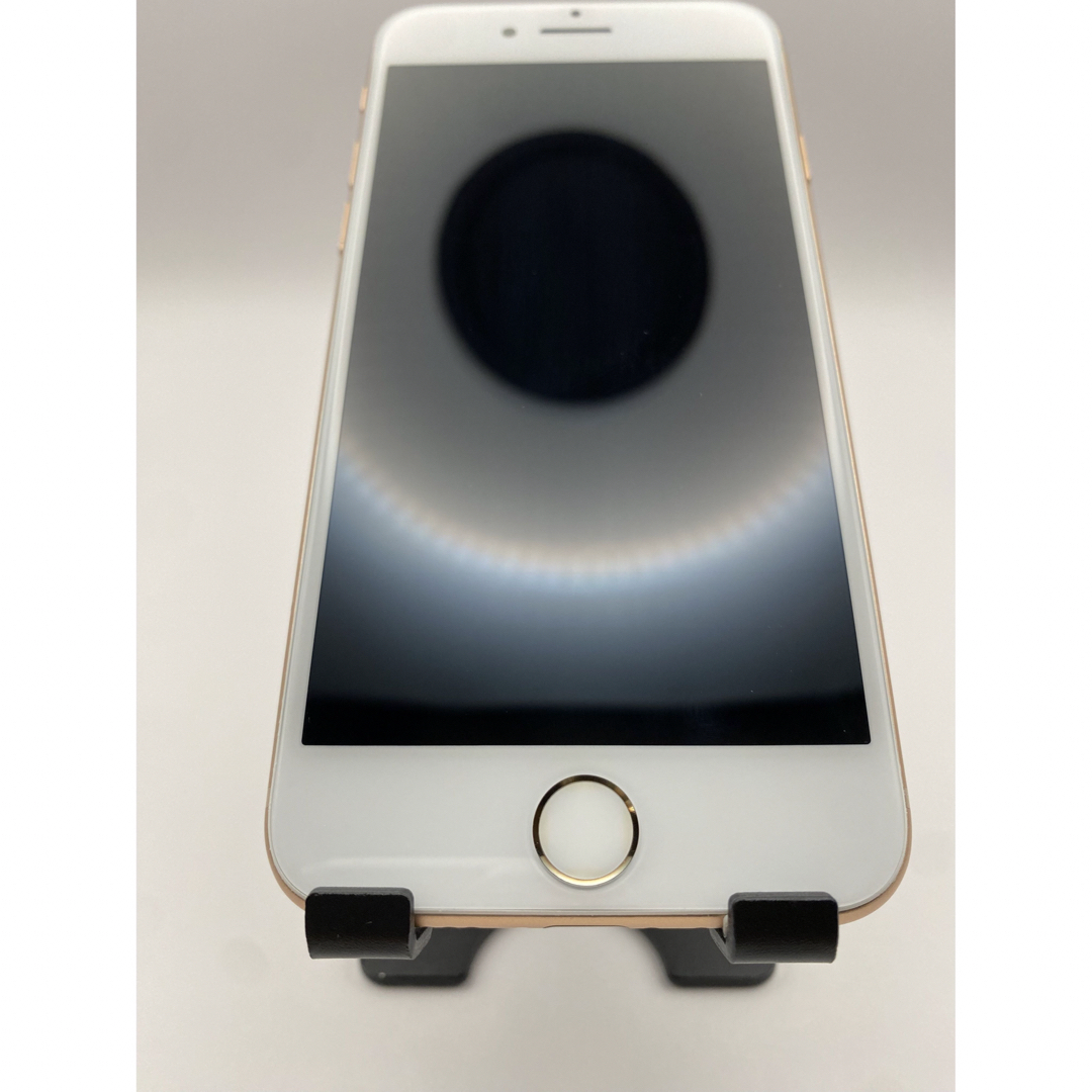 Apple(アップル)の1【超美品】iPhone 8 Gold 64 GB SIMフリー スマホ/家電/カメラのスマートフォン/携帯電話(スマートフォン本体)の商品写真