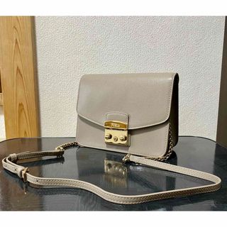 フルラ(Furla)の美品 FURLA フルラ メトロポリス クロスボディバッグ グレー系(ショルダーバッグ)