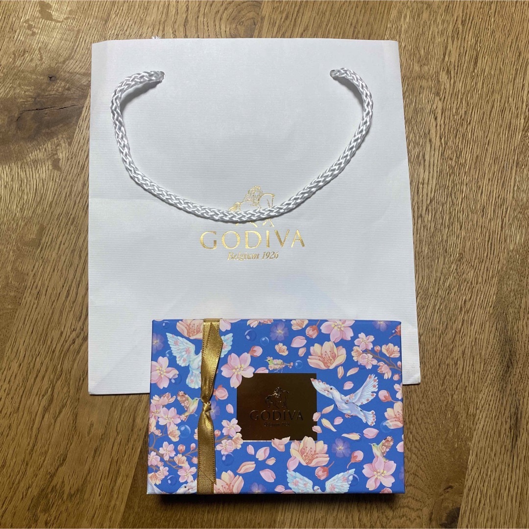 GODIVA(ゴディバ)のGODIVA 羽ばたく春　アソートメント7粒入 食品/飲料/酒の食品(菓子/デザート)の商品写真