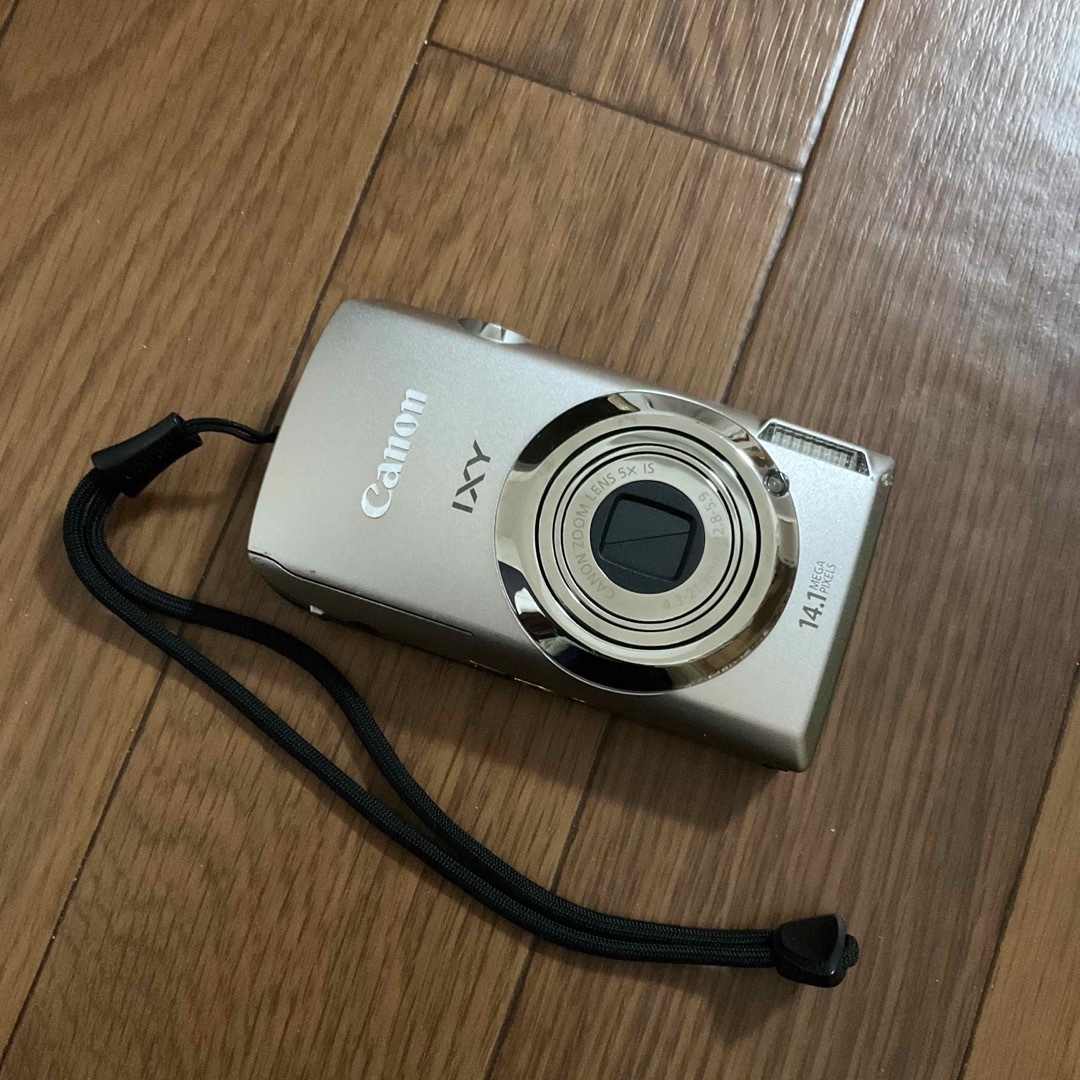 Canon(キヤノン)のCanon コンパクトデジタルカメラ IXY 10S シルバー スマホ/家電/カメラのカメラ(コンパクトデジタルカメラ)の商品写真