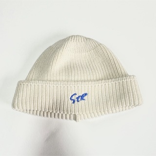 ワンエルディーケーセレクト(1LDK SELECT)のstrato ストラト 刺繍 ニット帽 ビーニー 白 ホワイト(ニット帽/ビーニー)