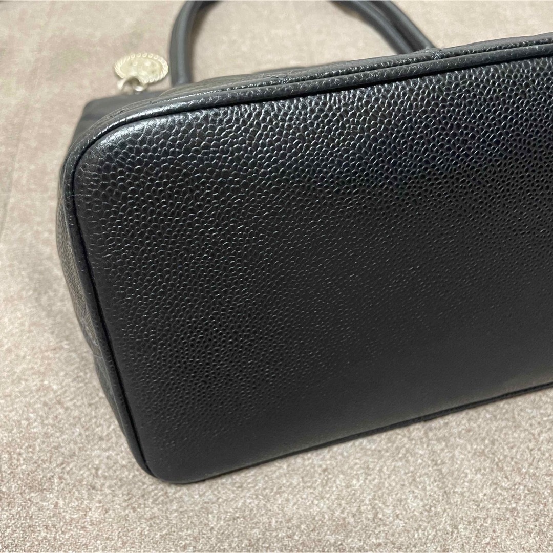 CHANEL(シャネル)の極美品 CHANEL シャネル 復刻トートバッグ ミディアムトート A01804 レディースのバッグ(ハンドバッグ)の商品写真