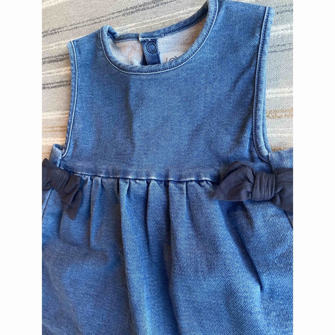 PETIT BATEAU(プチバトー)の★美品★ プチバトー　デニム　ジャンパースカート　ワンピース　リボン　18m キッズ/ベビー/マタニティのベビー服(~85cm)(ワンピース)の商品写真