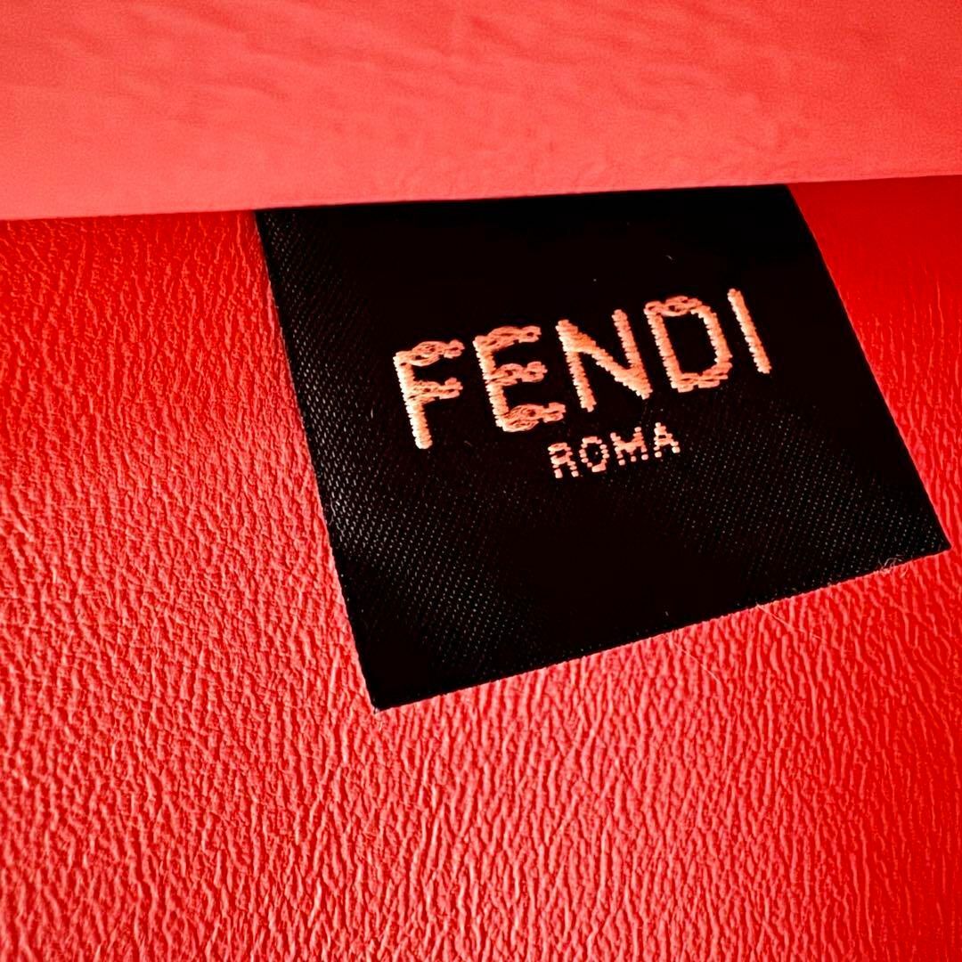 FENDI(フェンディ)のFENDI PEEKABOO ISeeU スモール レザー セレリア レディースのバッグ(ハンドバッグ)の商品写真