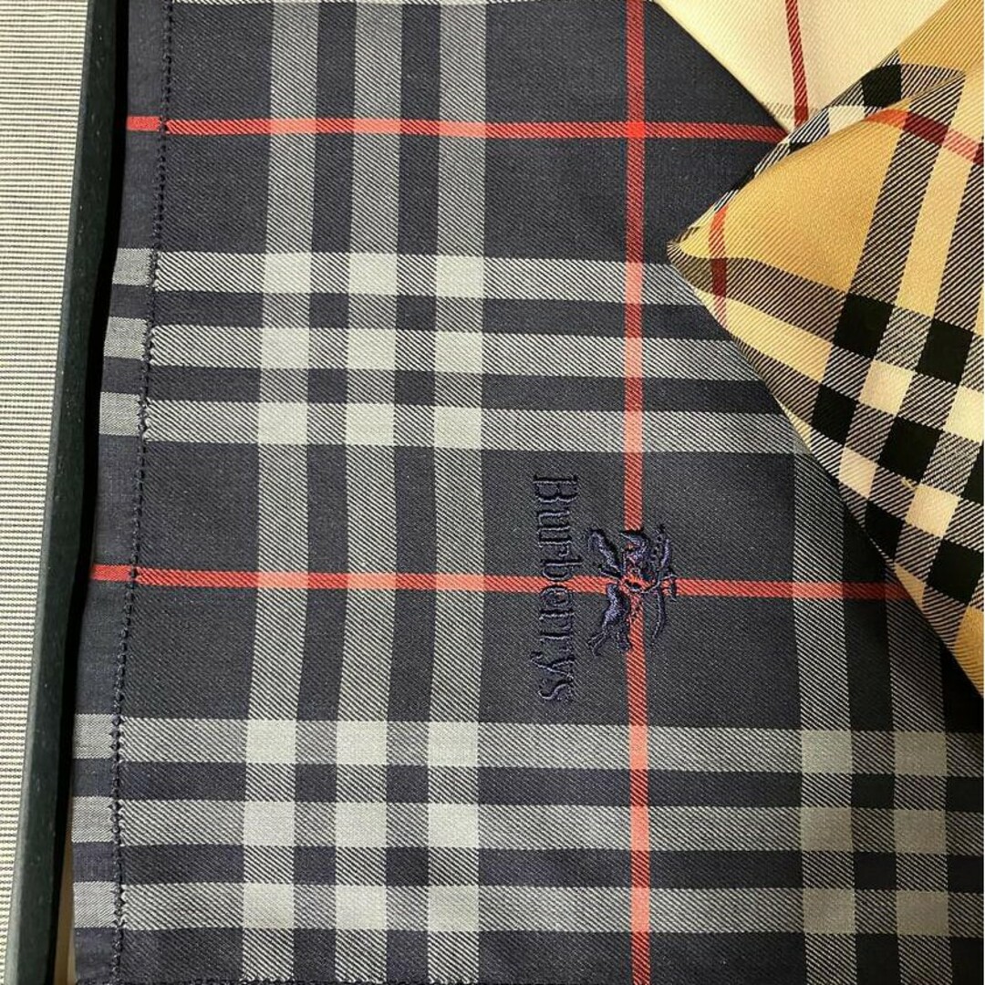 BURBERRY(バーバリー)のバーバリーハンカチ３枚組!ノバチェック定番 レディースのファッション小物(ハンカチ)の商品写真