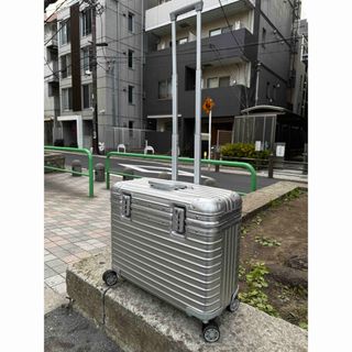 RIMOWA - RIMOWA パイロット マルチホイール 4輪 シルバー 34L 920.50