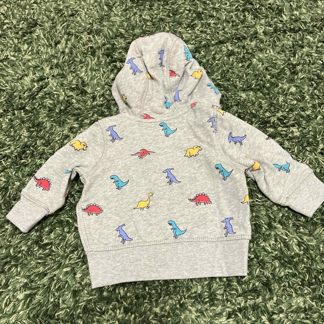 babyGAP(ベビーギャップ)のbabyGAP 恐竜パーカー　3-6 キッズ/ベビー/マタニティのベビー服(~85cm)(ジャケット/コート)の商品写真