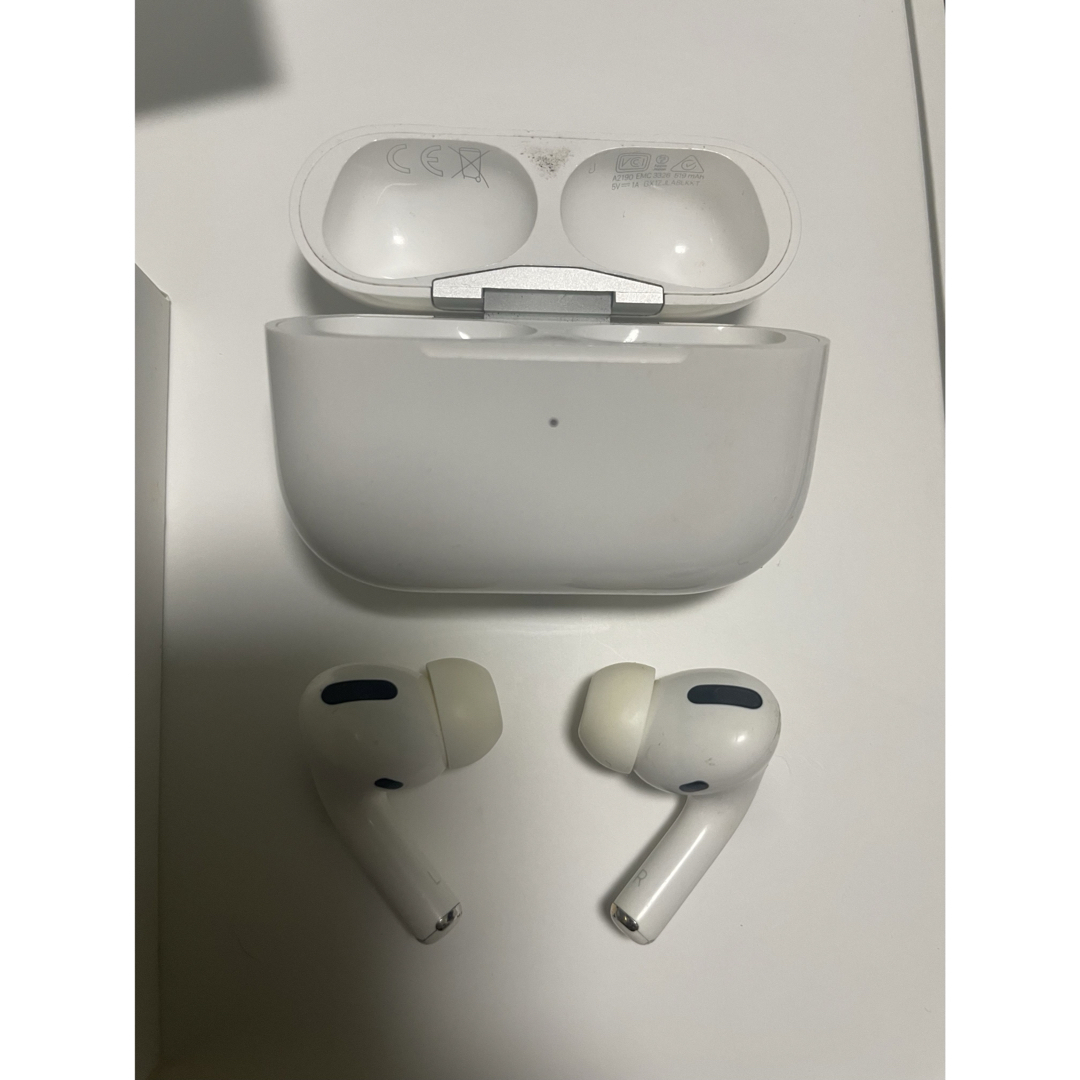 Apple(アップル)のAirPods Pro 第一世代 スマホ/家電/カメラのオーディオ機器(ヘッドフォン/イヤフォン)の商品写真