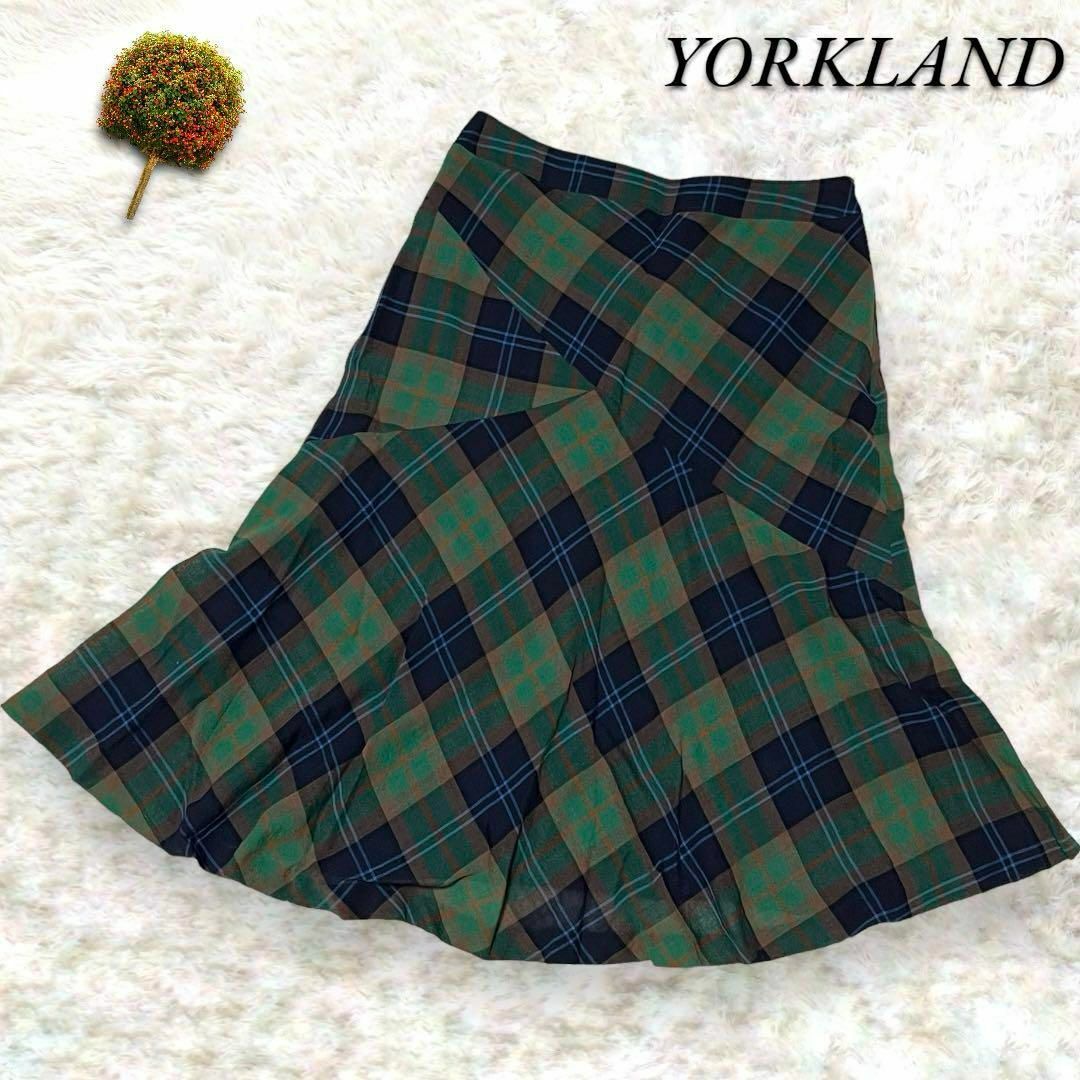 Yorkland(ヨークランド)のヨークランド YORKLAND スカート 膝丈 フレア チェック モエヤ混 M レディースのスカート(ひざ丈スカート)の商品写真