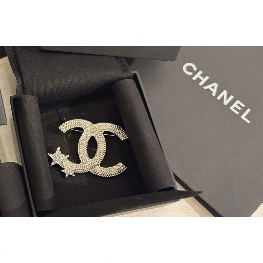 CHANEL(シャネル)のCHANEL ブローチ　スター⭐︎ レディースのアクセサリー(ブローチ/コサージュ)の商品写真