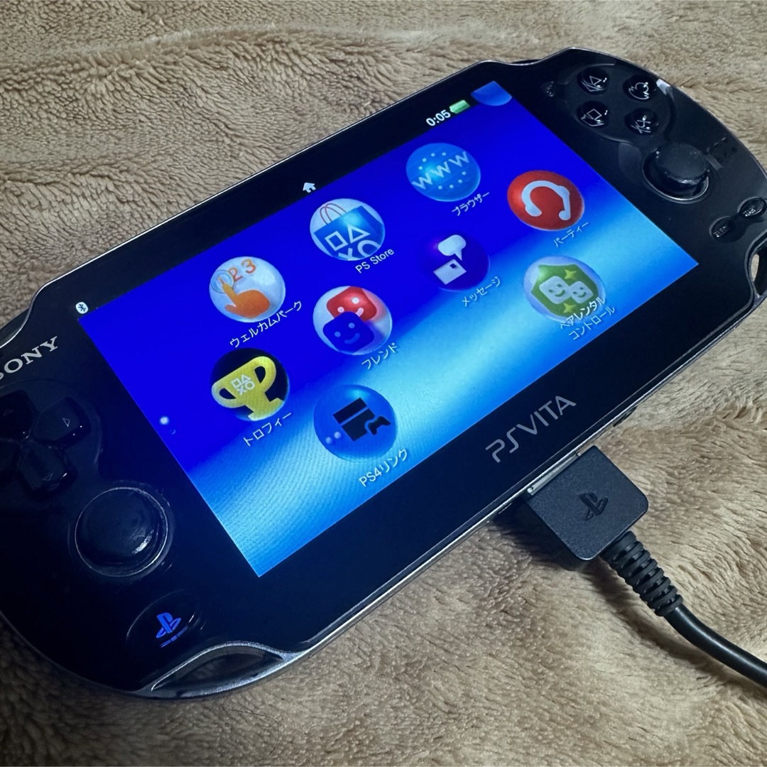 PlayStation Vita(プレイステーションヴィータ)のPlayStation Vita Wi‐Fiモデル PCH-1000 エンタメ/ホビーのゲームソフト/ゲーム機本体(携帯用ゲーム機本体)の商品写真