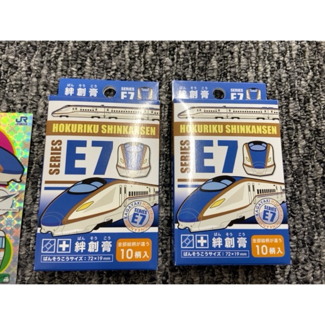 北陸新幹線　絆創膏２箱と、シール５枚 エンタメ/ホビーのおもちゃ/ぬいぐるみ(キャラクターグッズ)の商品写真