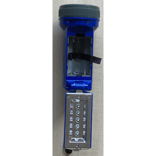 青 ブルー 懐中電灯 スタンドライト フラッシュライト 単三乾電池使用(防災関連グッズ)