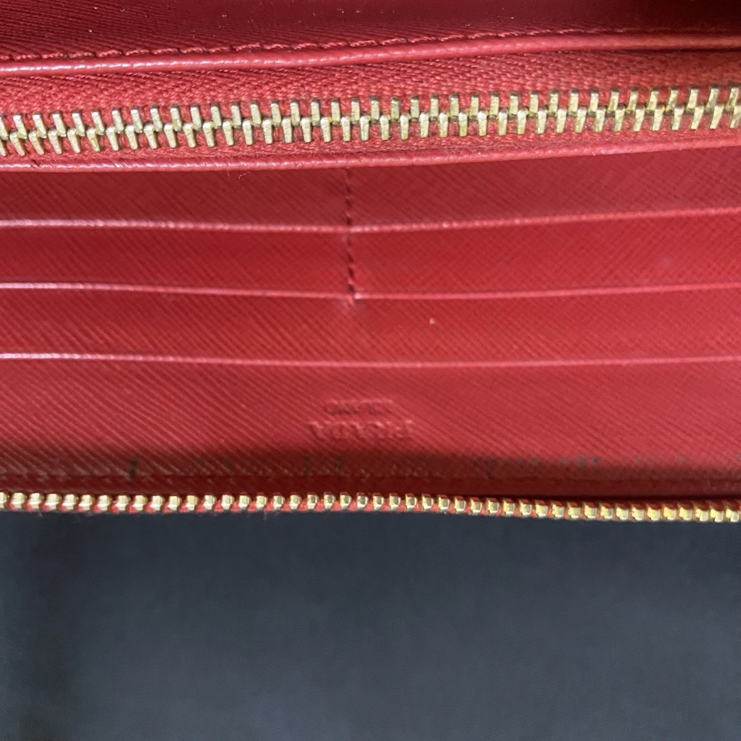PRADA(プラダ)のPRADA プラダ ラウンドファスナー 長財布 赤（レッド） メンズのファッション小物(長財布)の商品写真
