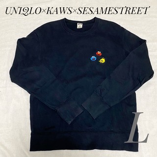 ユニクロ(UNIQLO)のUNIQLO KAWS セサミストリート コラボ トレーナー ブラック 刺繍 L(スウェット)
