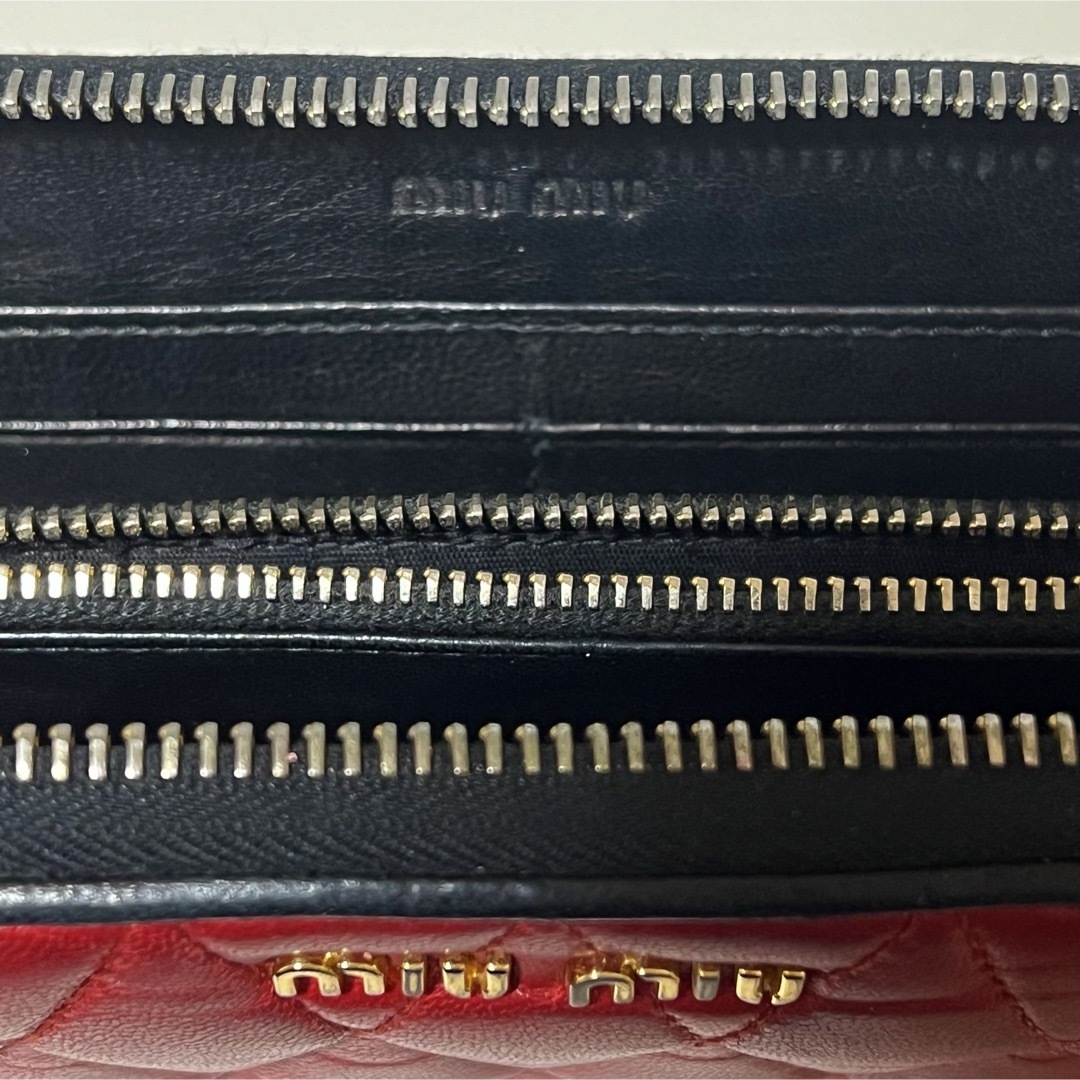 miumiu(ミュウミュウ)のmiumiu キルティング ラウンドファスナー 長財布 赤 付属品あり レディースのファッション小物(財布)の商品写真