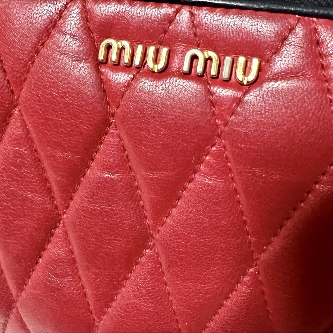 miumiu(ミュウミュウ)のmiumiu キルティング ラウンドファスナー 長財布 赤 付属品あり レディースのファッション小物(財布)の商品写真