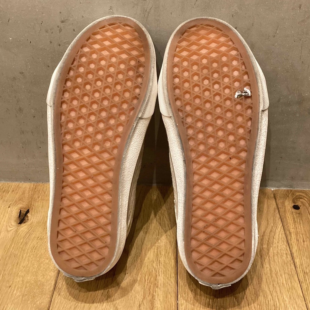 OLD SKOOL（VANS）(オールドスクール)のVANS バンズ OLD SKOOL オールドスクール　スニーカー　ベージュ レディースの靴/シューズ(スニーカー)の商品写真