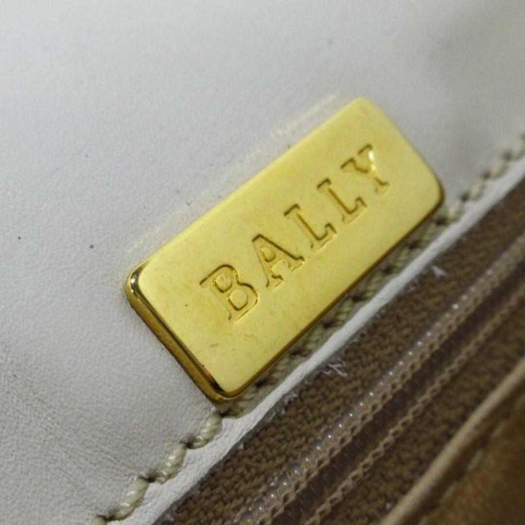 Bally(バリー)のBALLY(バリー) ショルダーバッグ 白 レザー レディースのバッグ(ショルダーバッグ)の商品写真